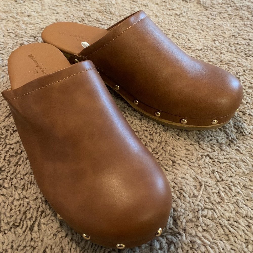 Platform brown leather clogs